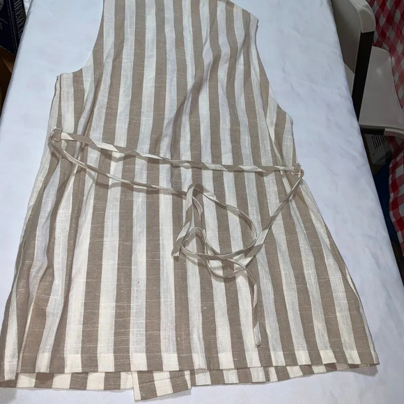 GAP Beige and White Striped Tunic Top. - Picture 4 of 11